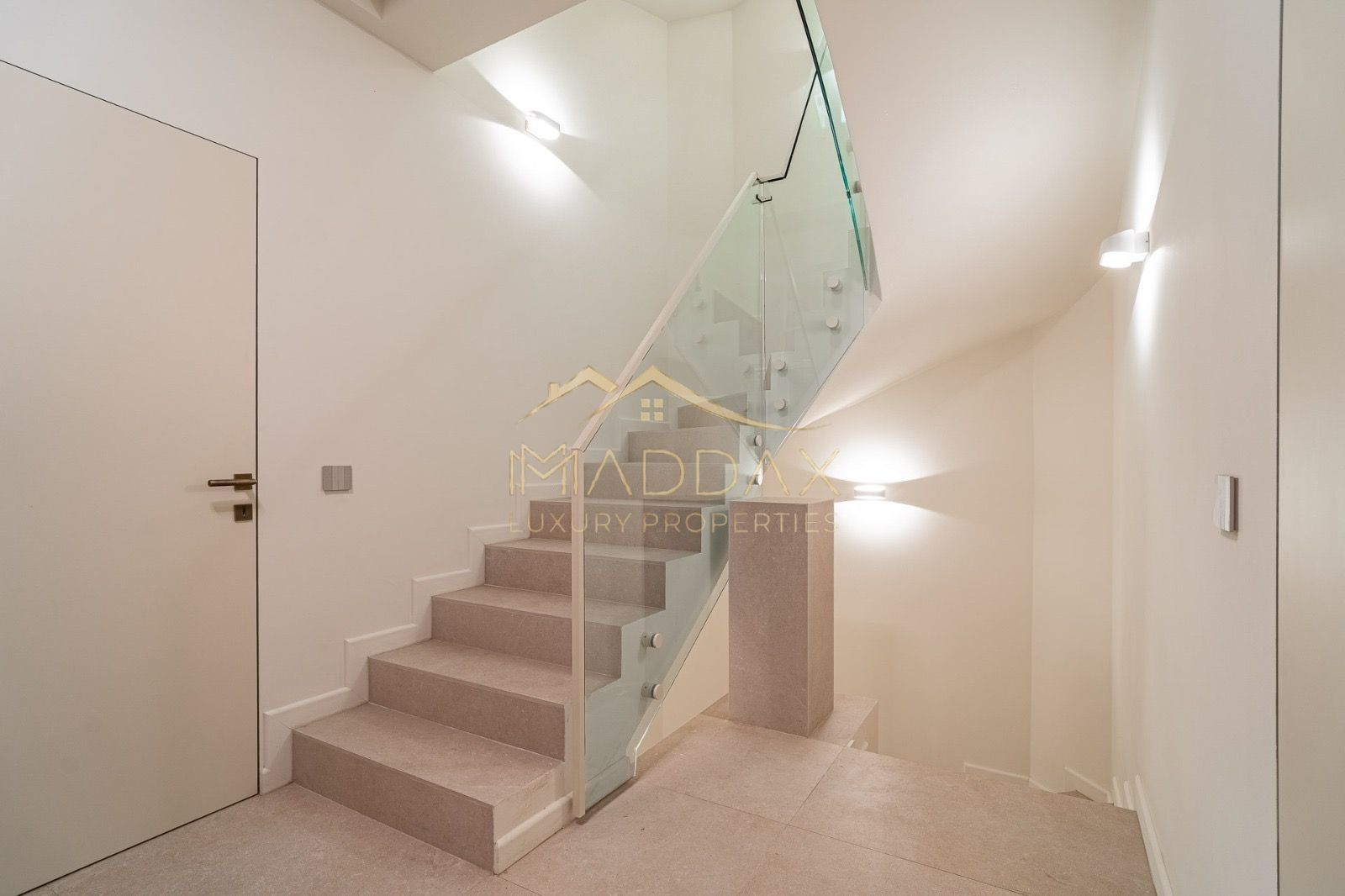 Vila Unica Noua cu 8 camere *300mp* /fotovoltaice si pompa cladura// Dorobanti - Poză 24