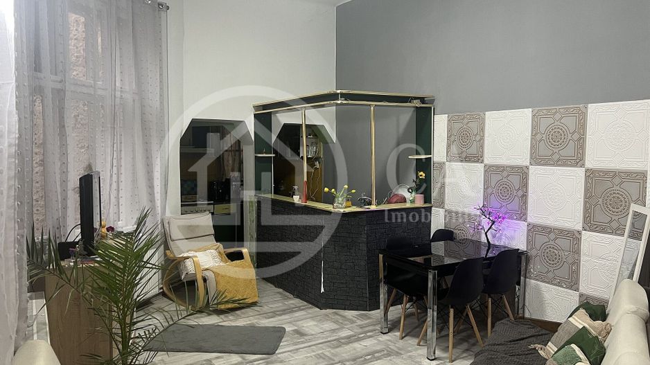 Apartament cu 4 camere de vanzare Ultracentral Oradea - Poză 1