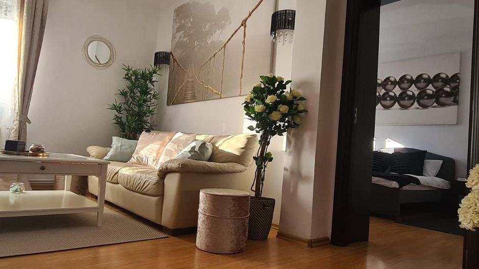 Apartament 3 camere - Piața Victoriei - curte 30mp  - 113mp utili - Poză 3