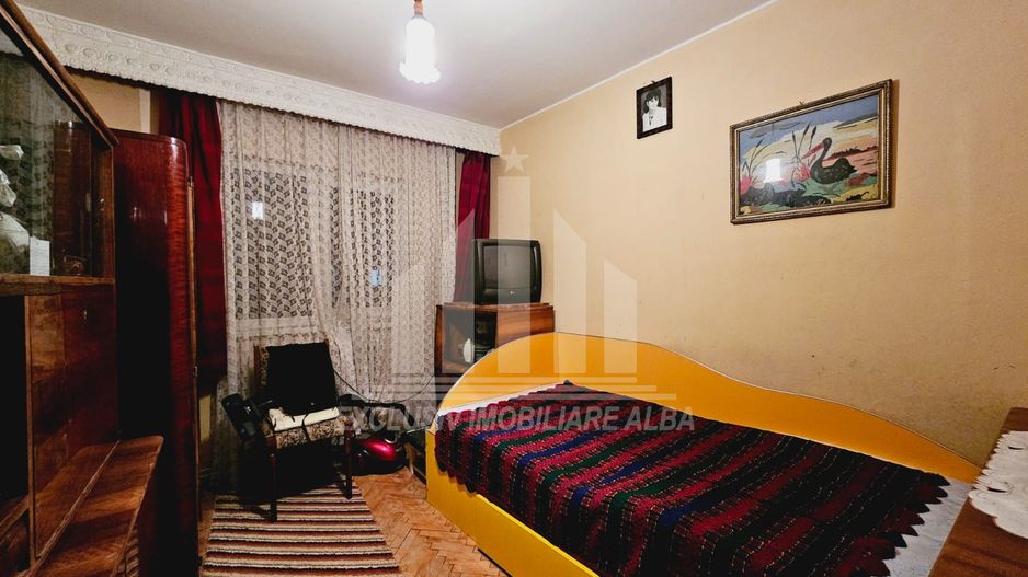 Apartament cu 4 camere decomandate, Cetate - zona Mercur - Poză 6