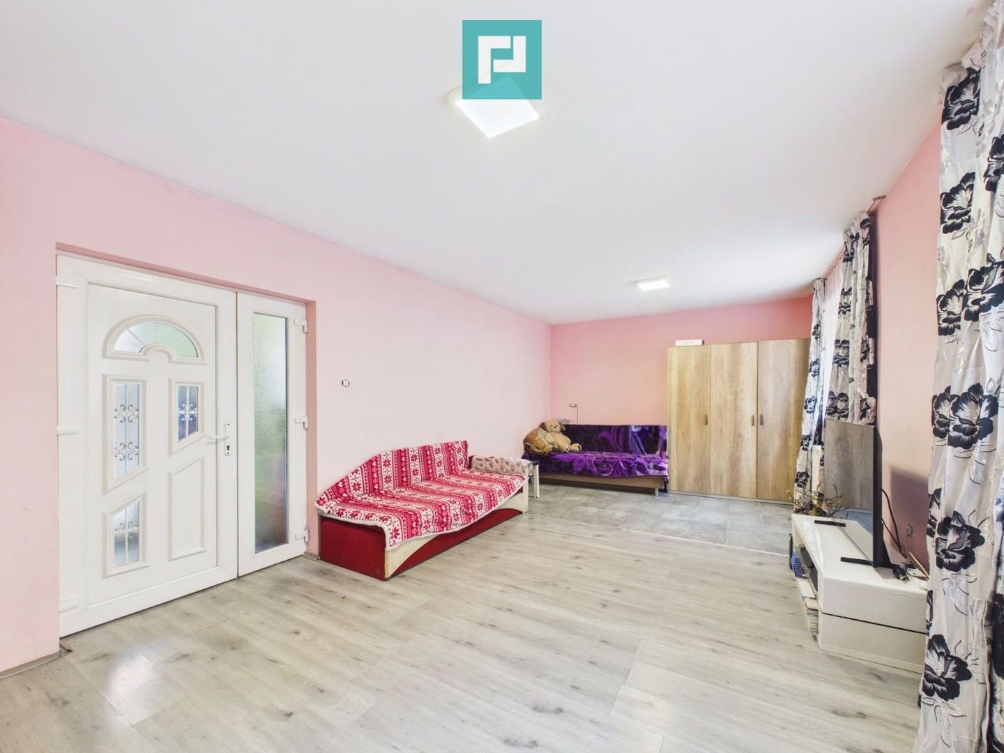 Casă P+E cu două apartamente, zona Drăgășani - Poză 2