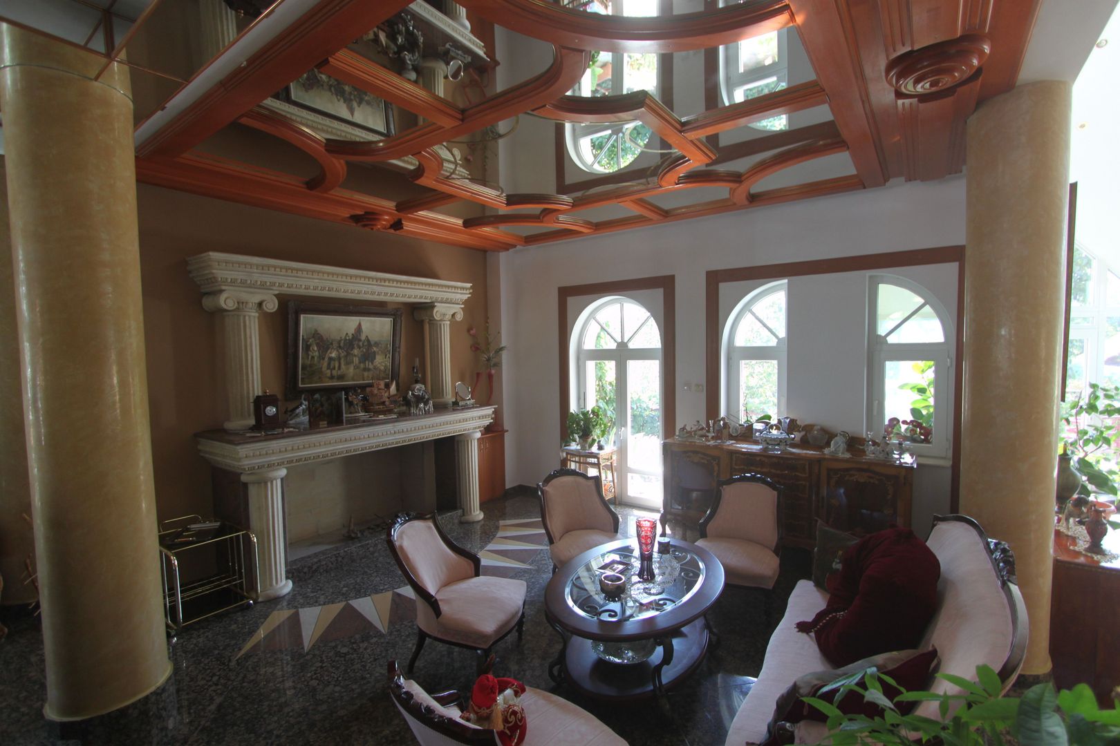 Casă / Vilă cu 8 camere de vânzare în zona Semicentral - Poză 1