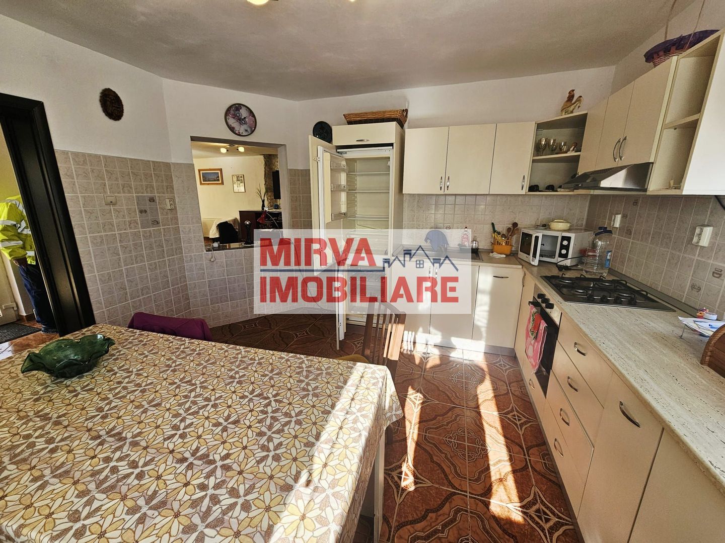 Casă 5 camere + teren generos 1700 mp – Ariceștii Rahtivani - Poză 11