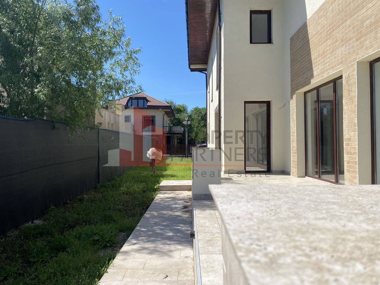 Proprietate pe marginea lacului, vila impresionanta. - Poză 4