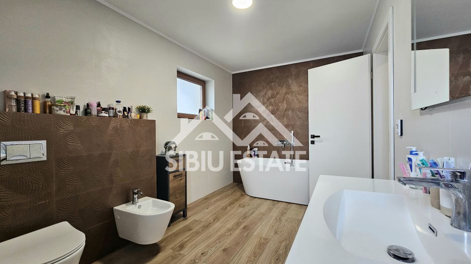 Casa 4 camere Sibiu dotari bune, pivnita, terasa - Poză 9
