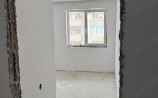 Apartament semifinisat cu 3 camere și balcon generos. - Poză 3