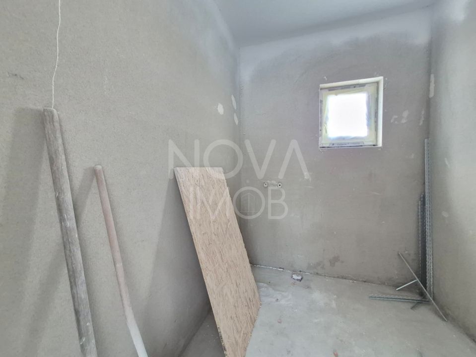 Casa tip duplex, la alb - Sura Mica - COMISION 0 - Poză 9