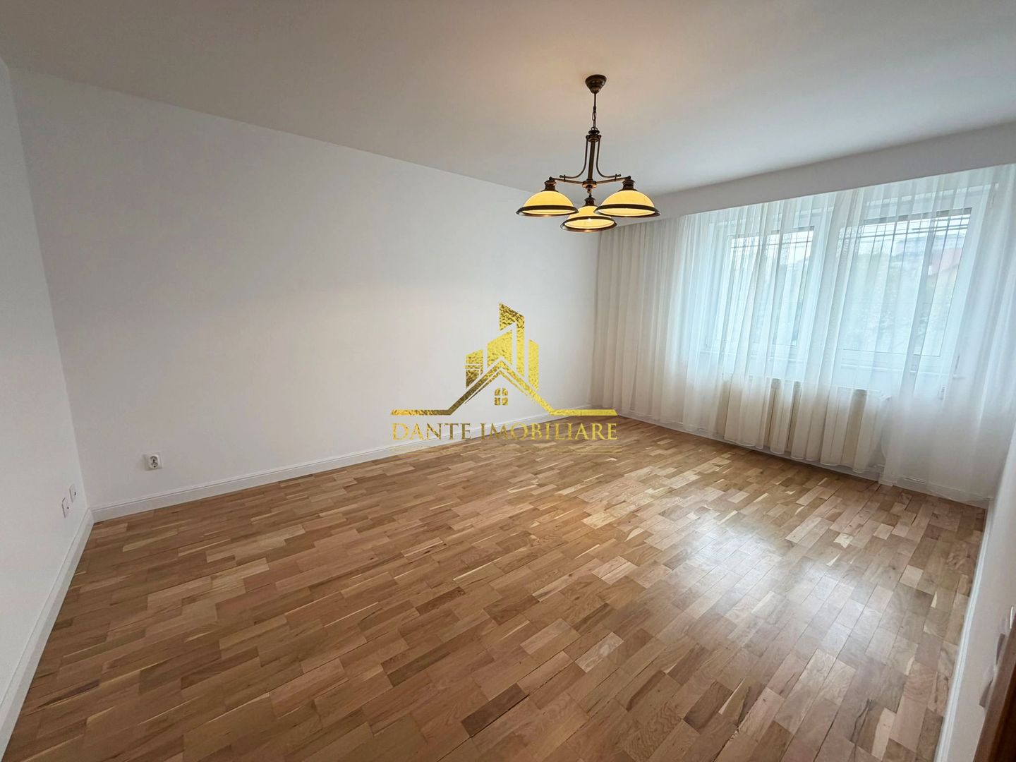 Casa, 6 camere, ultrafinisata, lux, curte, garaj, Andrei Muresanu - Poză 9