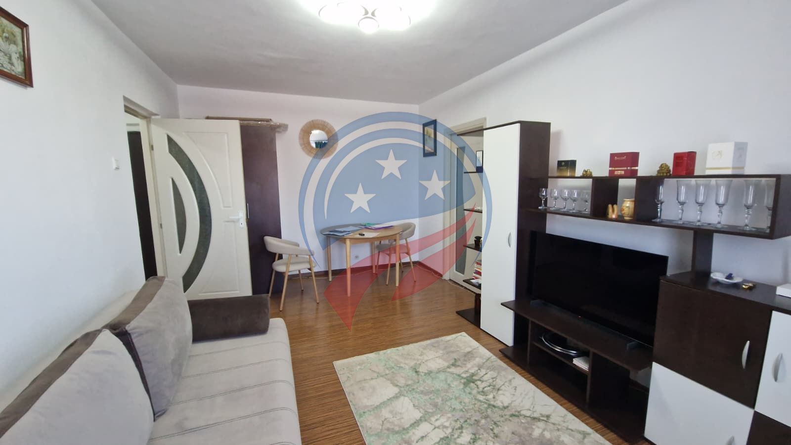 DE VÂNZARE – Apartament cu 2 camere, mobilat și utilat, în Craiovița Nouă! - Poză 1