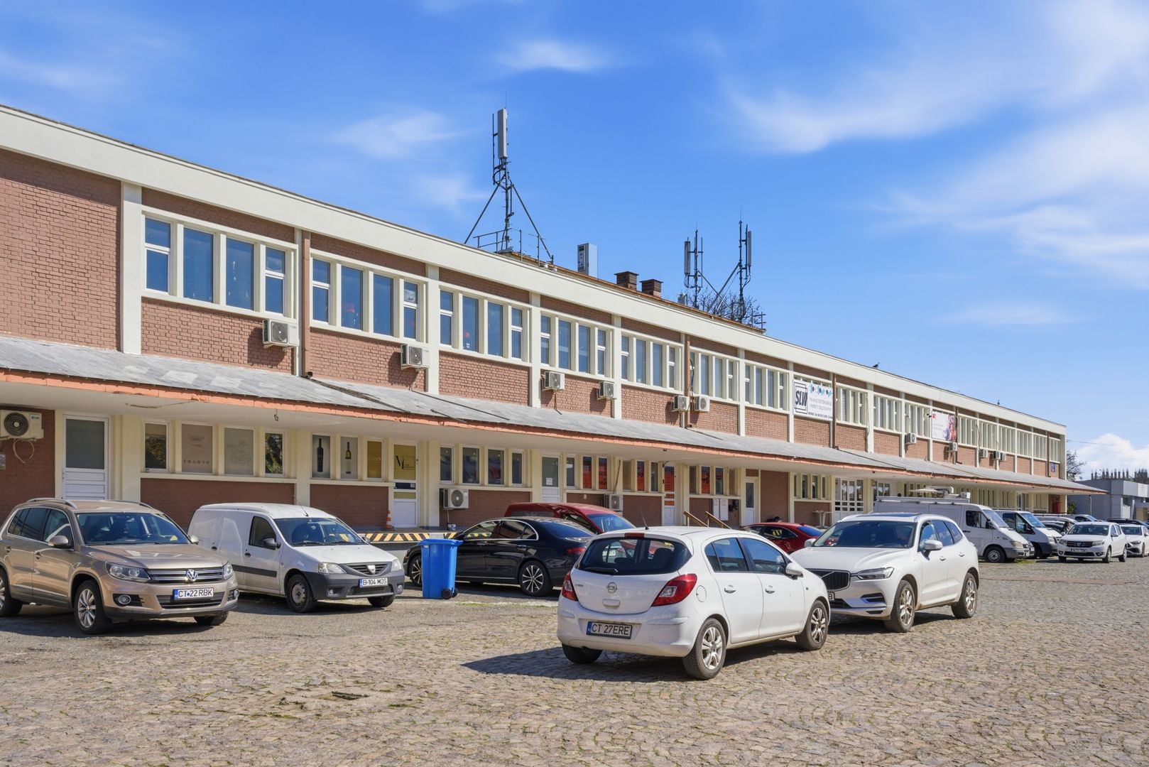 FALEZA NORD cladire multifunctionala 4600 mp cu acces din Bdul Mamaia! - Poză 3