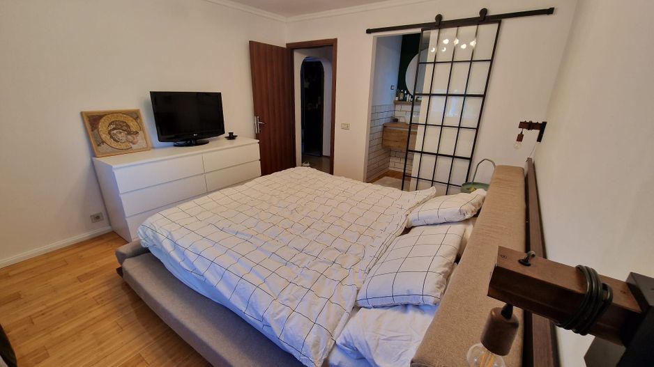 Vanzare Apartament 3 camere, 82 mp, 2 băi, și renovare completă – Drumul Sarii - Poză 1