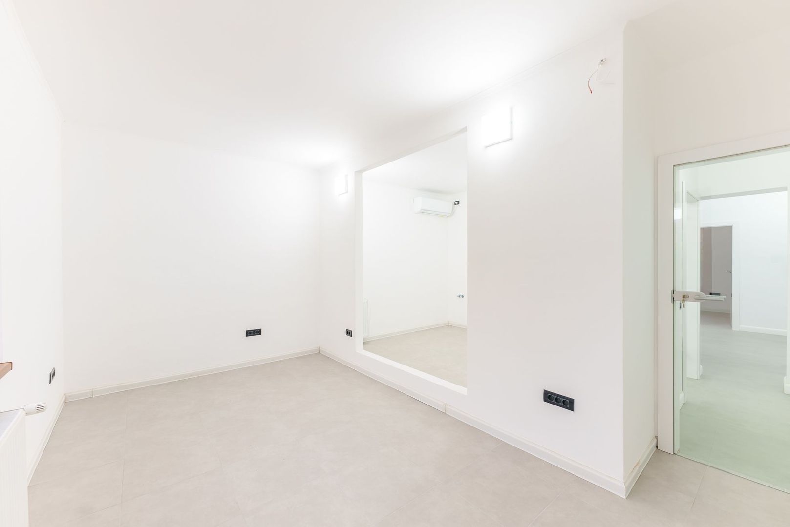 Clădire modernă P+1+M în centrul orașului - Poză 7