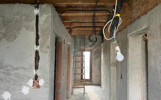 MOSNITA NOUA, 4 CAMERE, CASA INDIVIDUALA - Poză 2