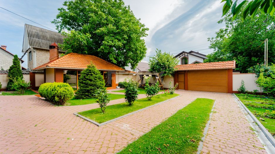 Casă în Chișinău, de vânzare, cu suprafața de 270 m2 pe teren de 6 ari or. Codru. - Poză 2