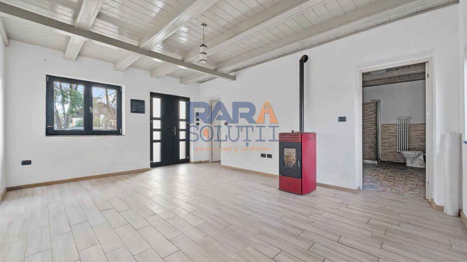 Căsuță renovată modern - Poză 3