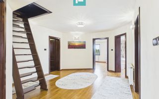 Vilă cu 7 camere de vânzare în zona Central - Poză 49