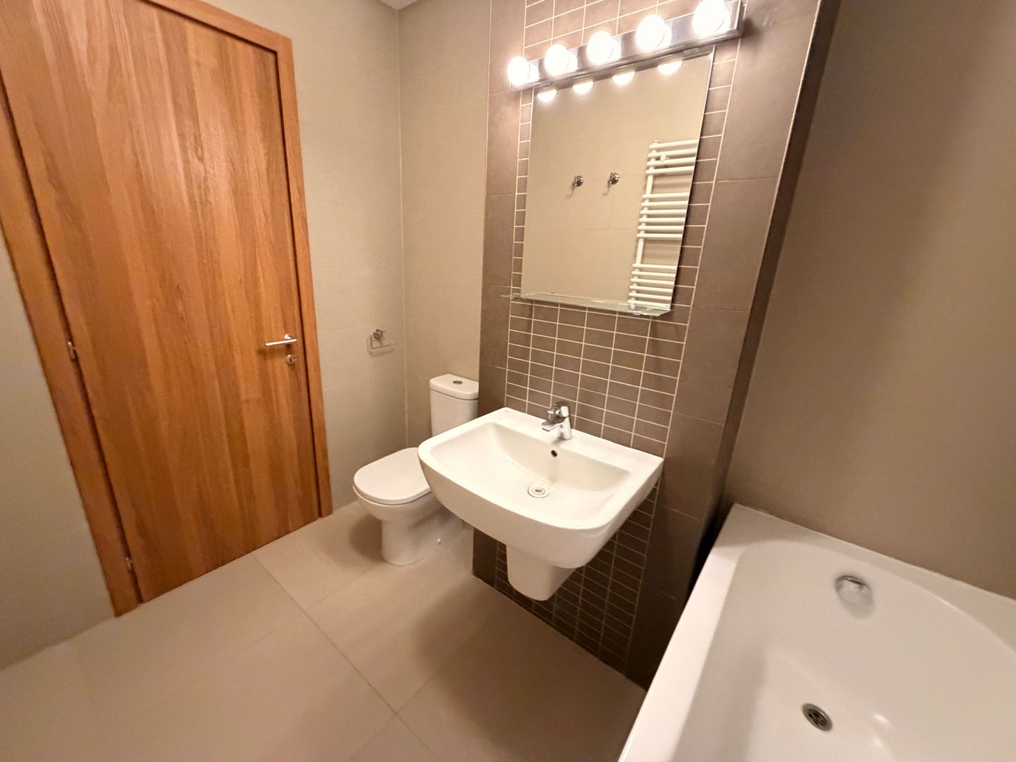 Garsoniera Studio 40mp 7/11 Vizavi Metrou Poenaru Vedere Libera 2016 - Poză 2