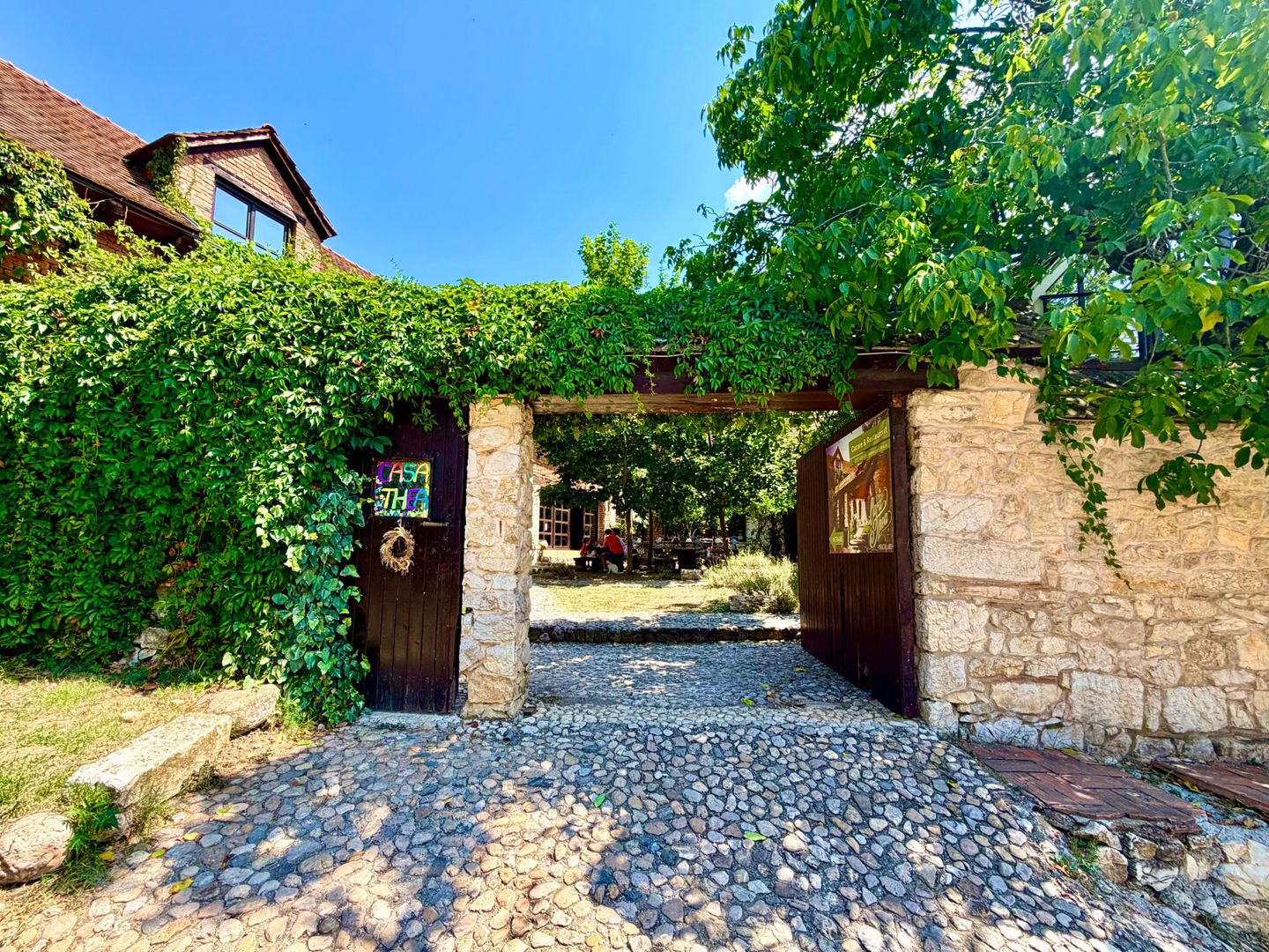 CASA THEA | INVESTIȚIE ÎN TURISM, GASTRONOMIE ȘI EXPERIENȚE | SOCOLARI - Poză 1