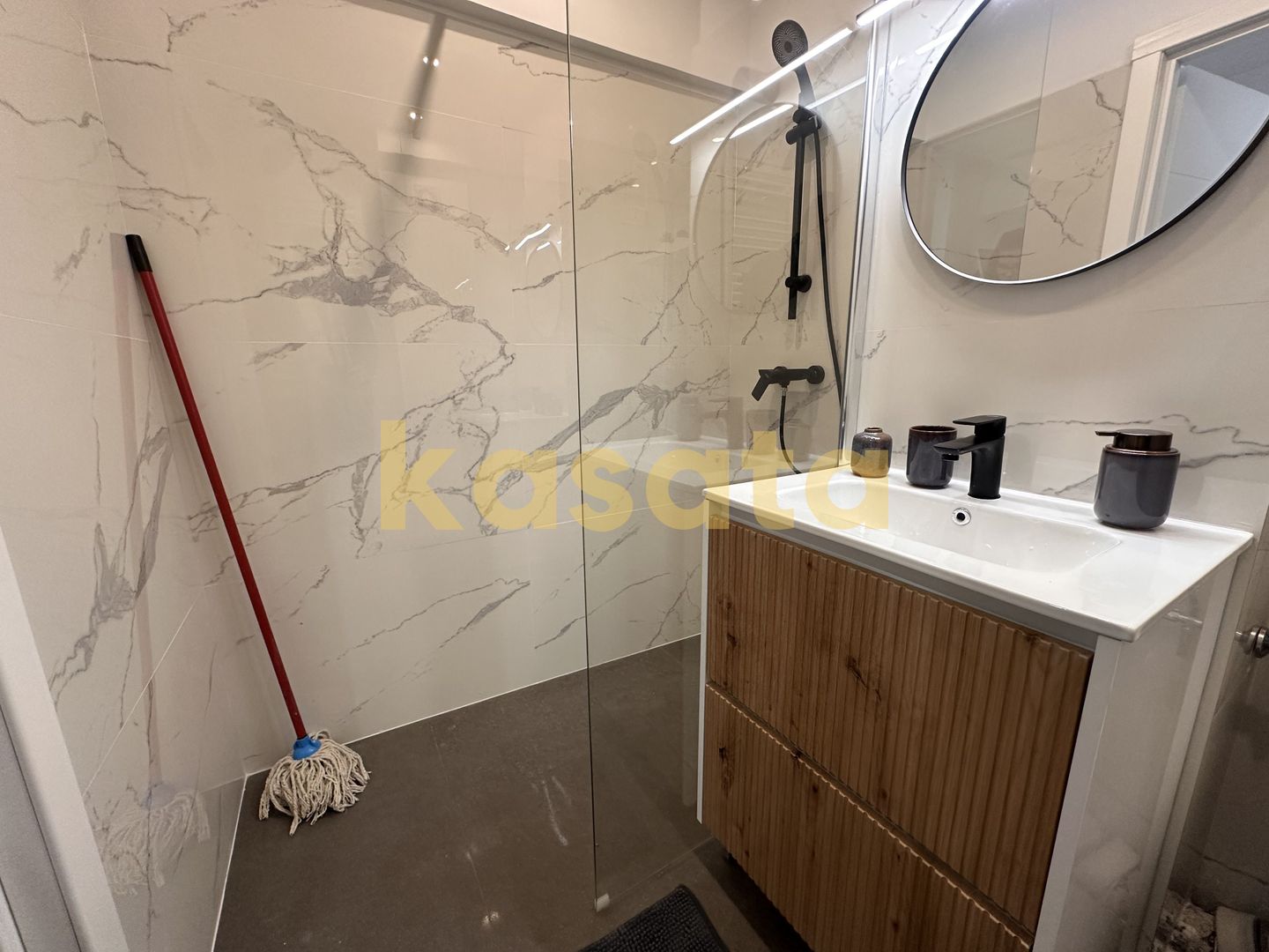 Garsonieră renovată complet, 41mp, cu lift – Lujerului - Poză 17