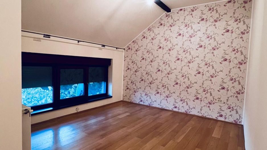 Casa individuala pozitie foarte buna si teren generos - Poză 10