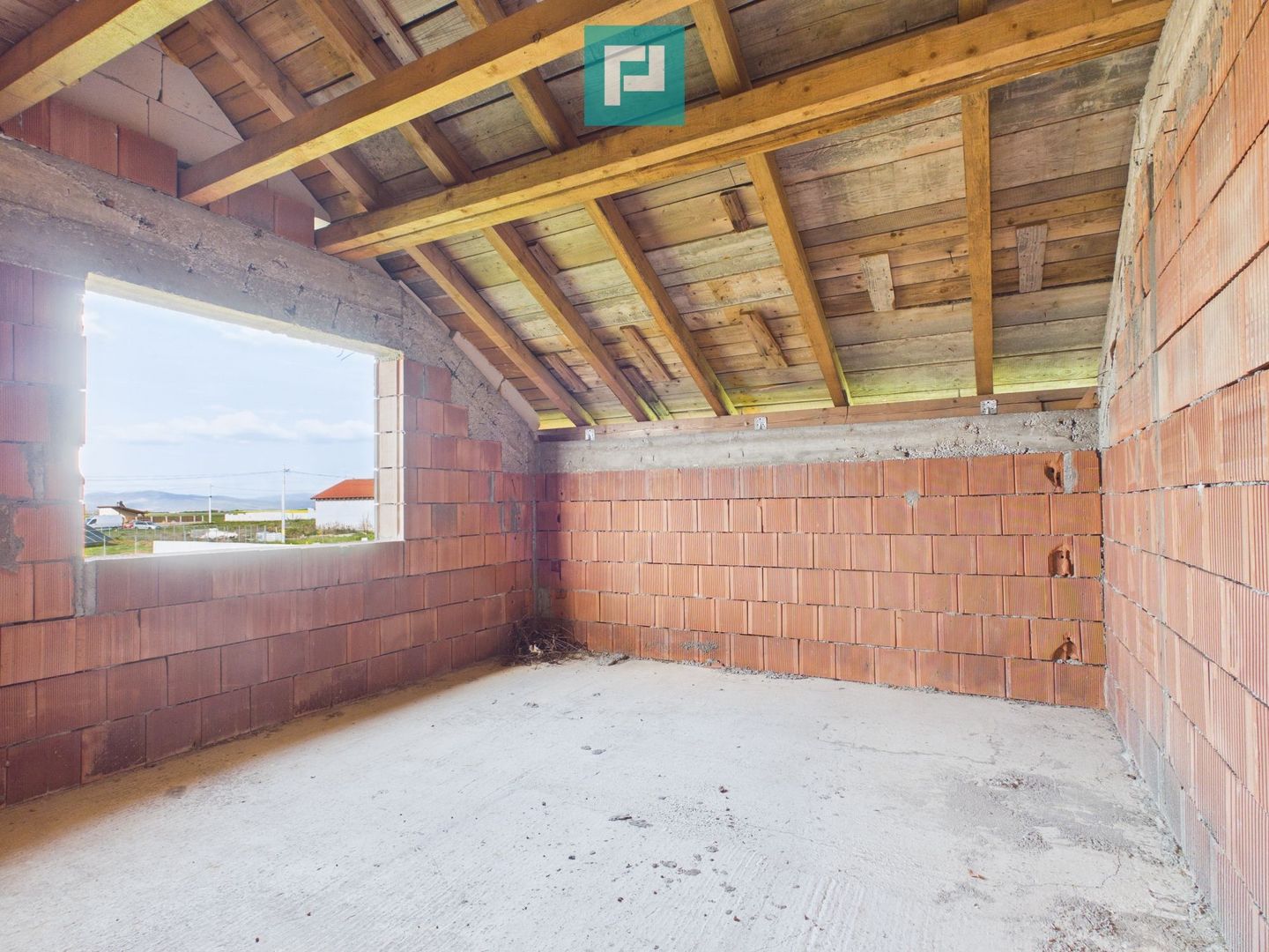 Casă la roșu cu  6 camere,  teren 500 mp în Aluniș - Poză 15