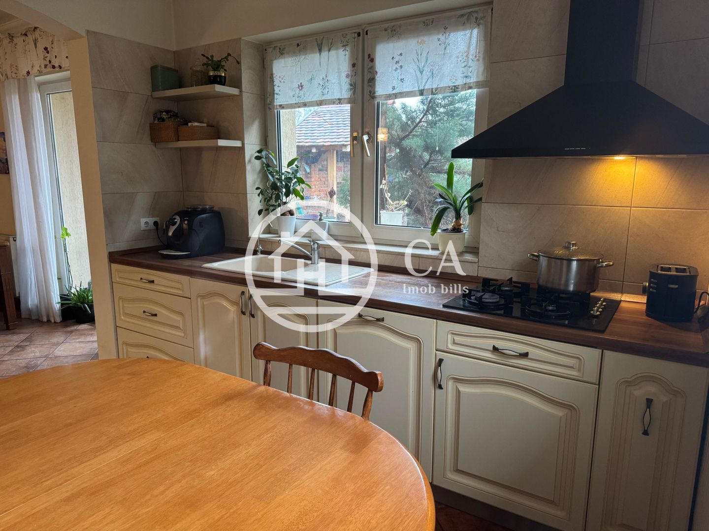 Casa P+M cu 4 camere de inchiriat în zona Centrală, Oradea - Poză 2