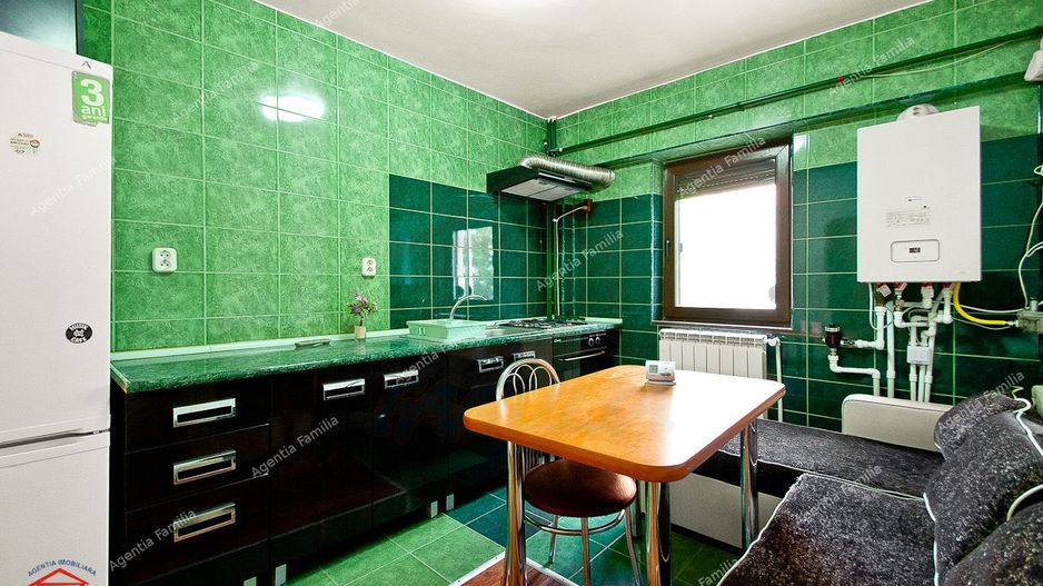 Vanzare apartament cu 2 camere, centru( Egreta, bloc din 90''), parter - Poză 12