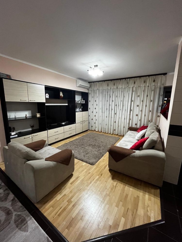 Vand apartament 4 camere - Poză 1