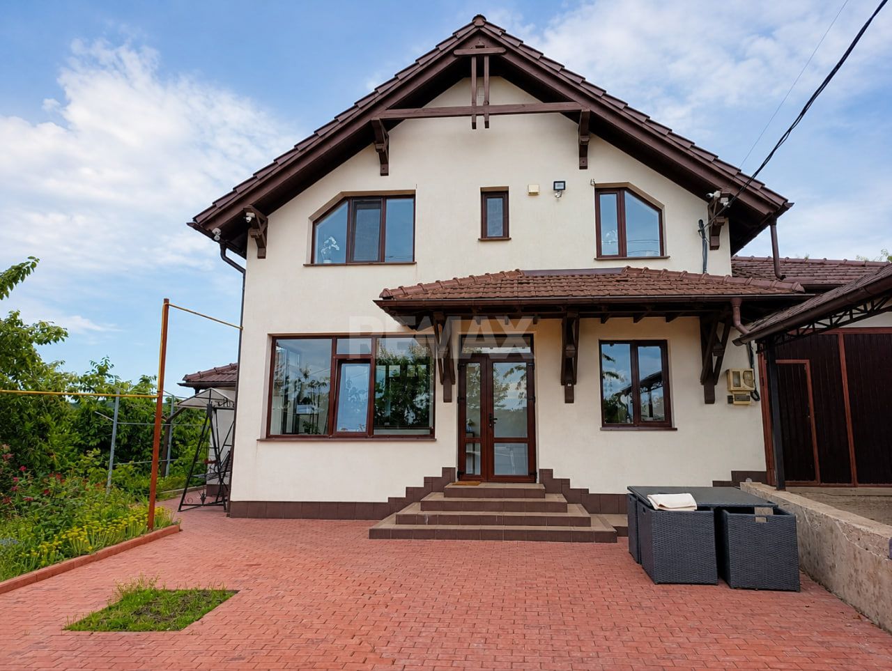 Casă 3 + Living, renovată | 17 ari | Panouri fotovoltaice | Pompă de căldură | Măgdăcești - Poză 1