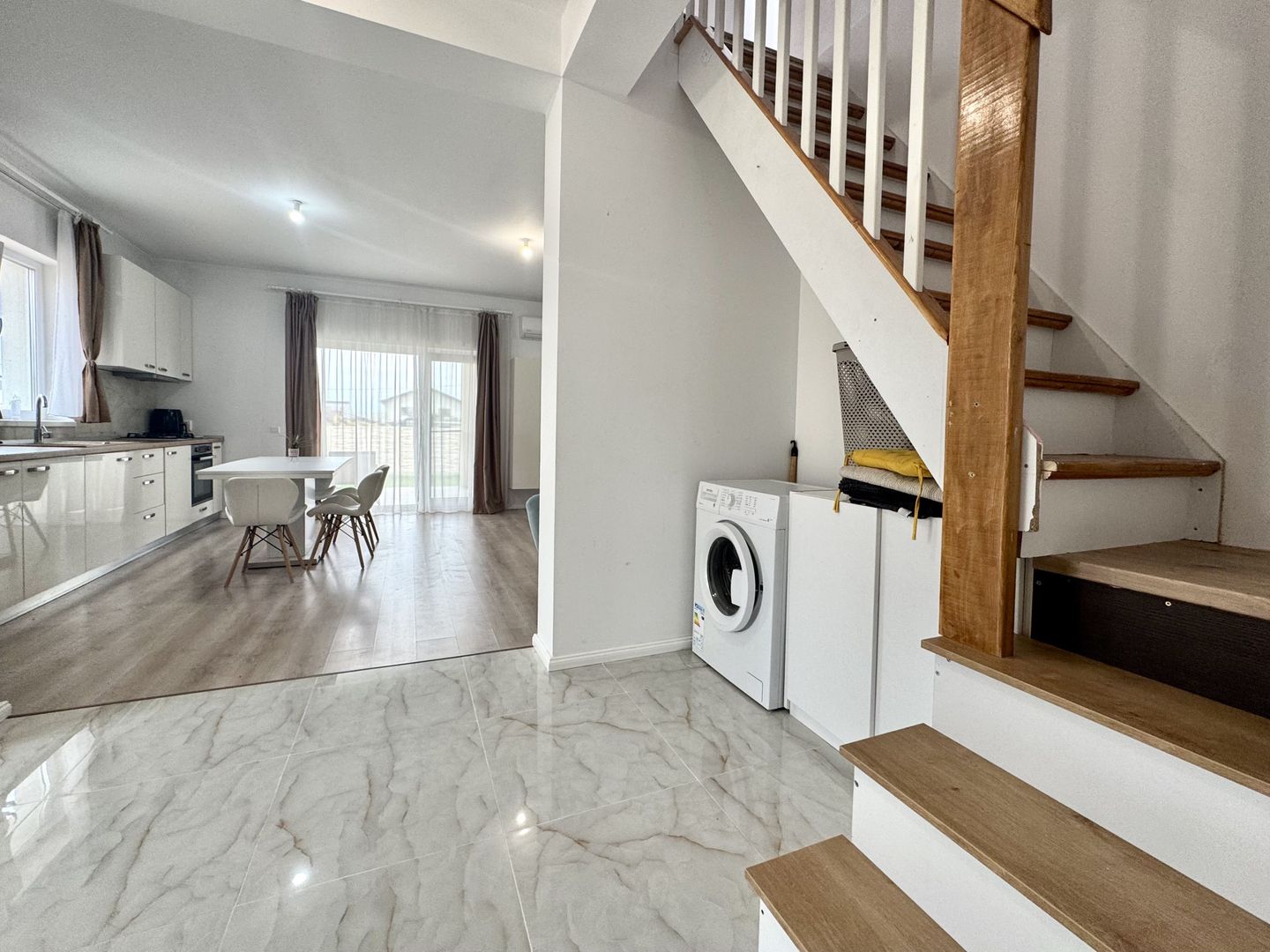 Duplex modern -  confort, eficiență și independență energeticǎ - Poză 10