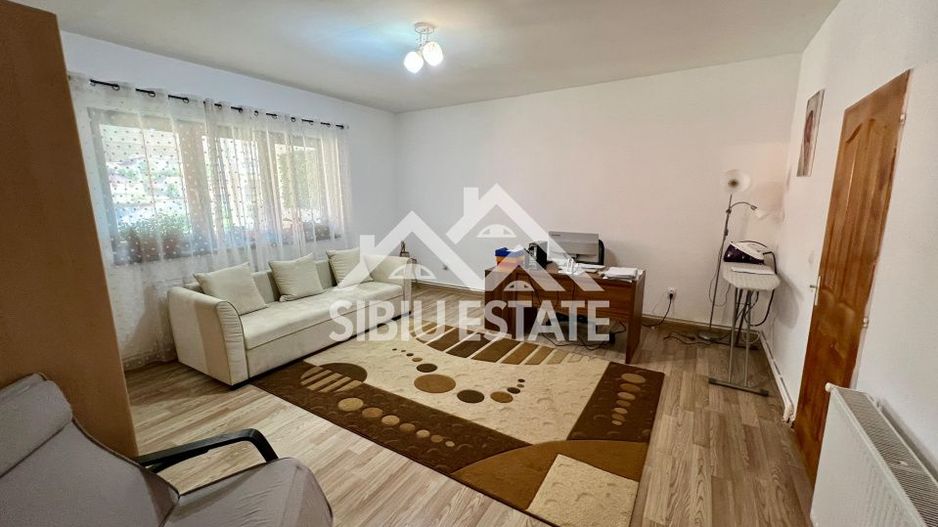 Casa moderna, spațioasa, curte generoasa pe un nivel în Sura Mare - Poză 8