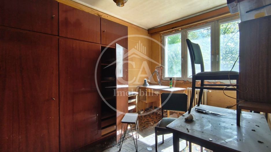 Apartament cu 3 camere de vanzare in Centru Civic, Oradea - Poză 2