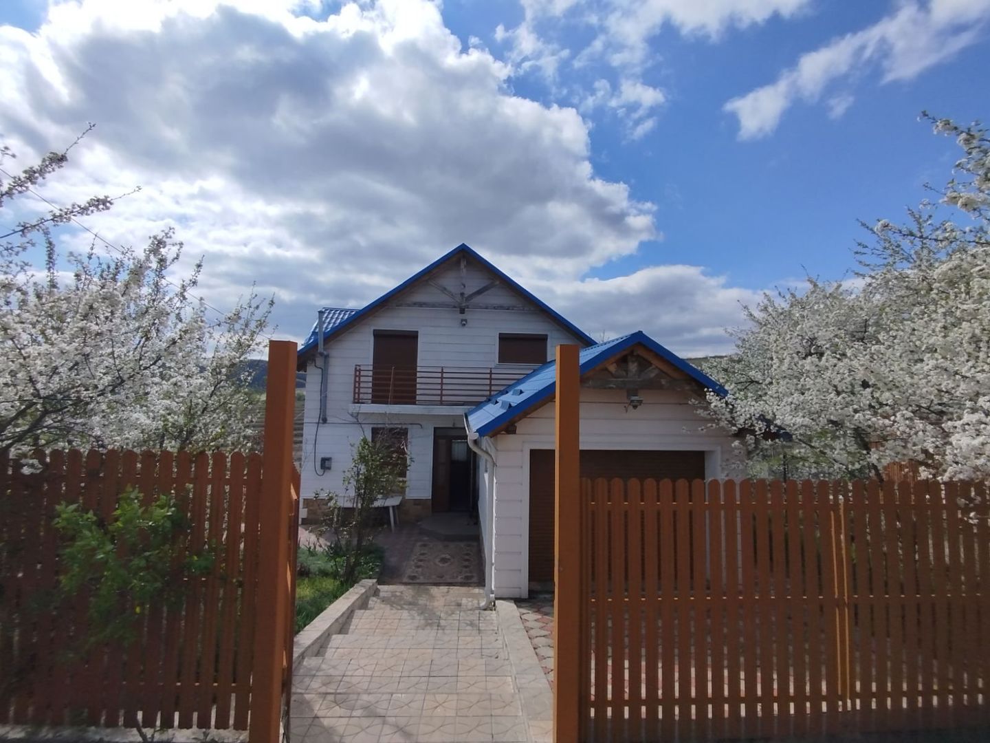 Casă generoasă cu 2 Nivele și confort modern – 10 Ari, Băcioi (sat Frumușica) - Poză 3