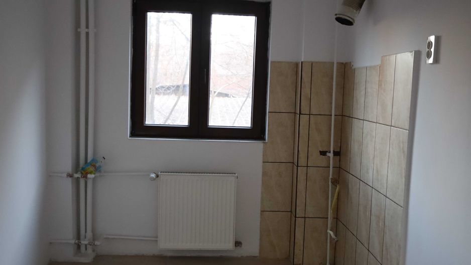 De vanzare apartament 2 camere Gorjului - Poză 3