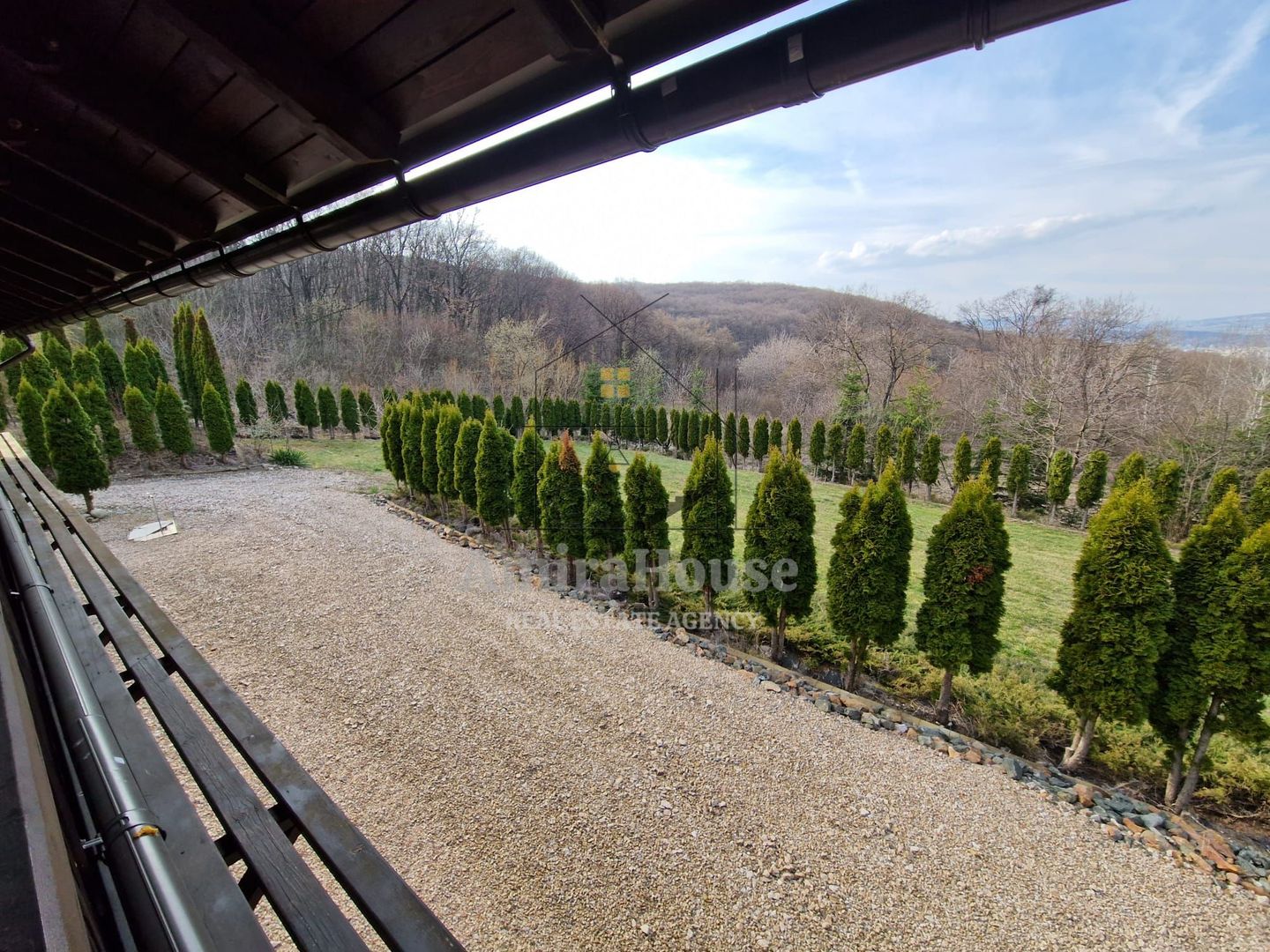 Casa din lemn D+P+M de 400 mp utili si teren 3.000 mp zona Faget - Poză 33