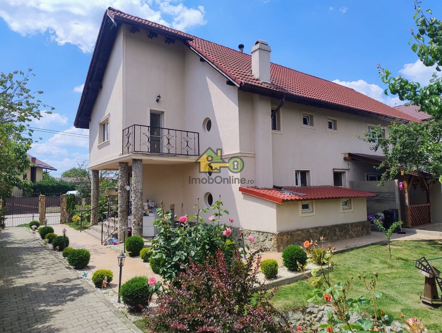 Vilă elegantă cu design luxos și grădină superb amenajată în Șag - Poză 3