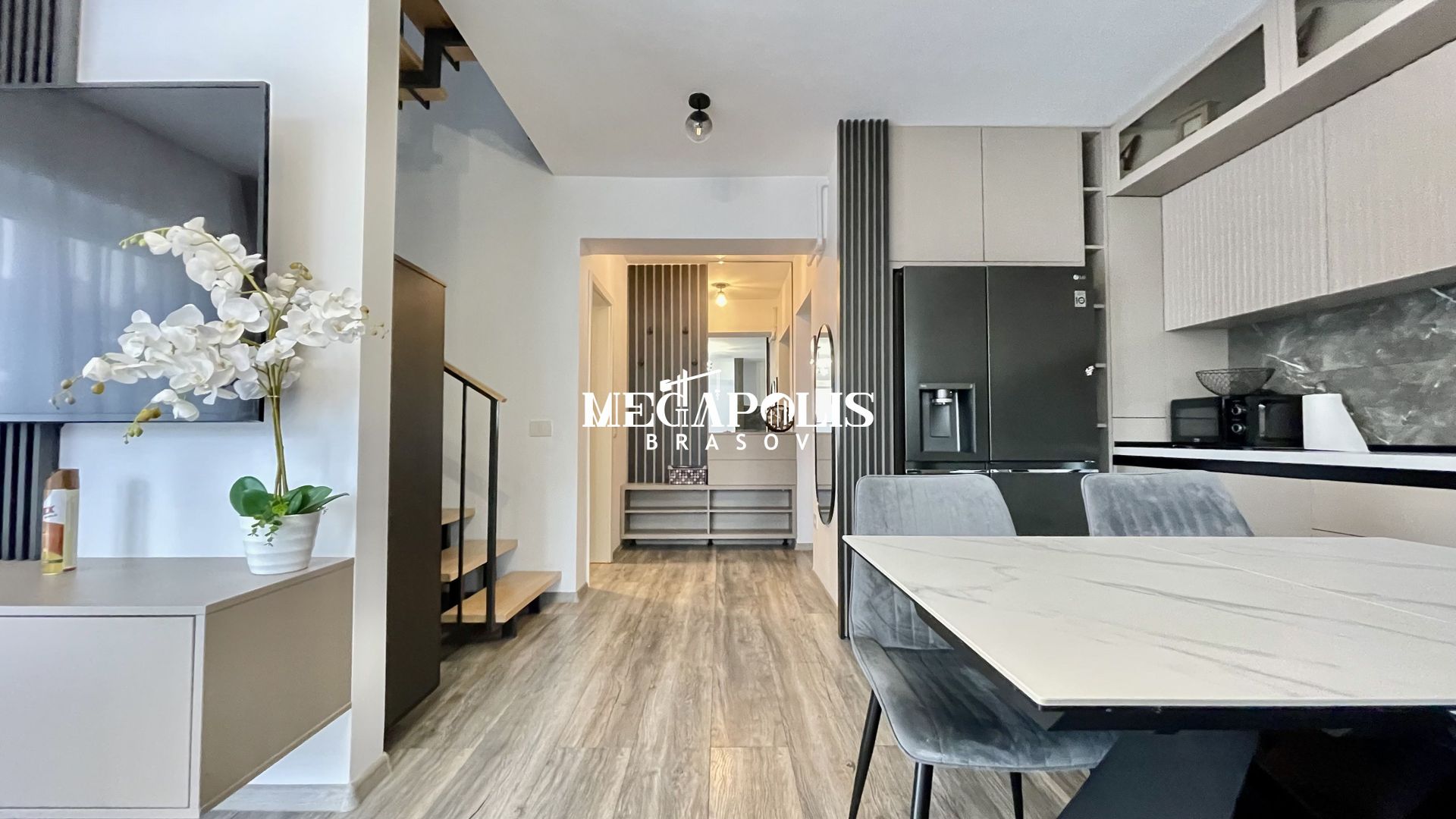 Prnthouse 3 camere | Scară interioară  | 2 balcoane - Poză 3