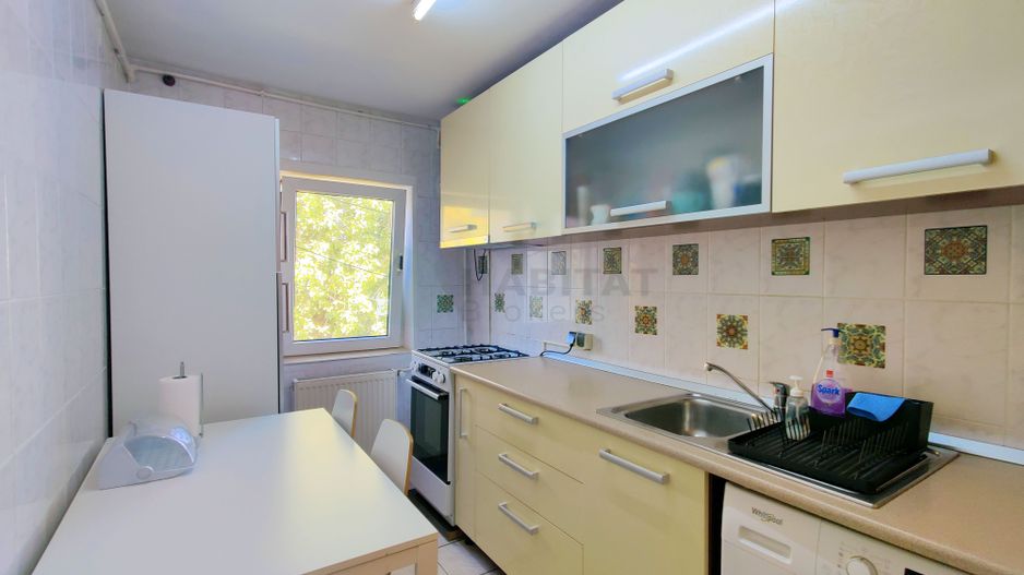 Decomandat, la cateva minute de parc si metrou - Poză 2