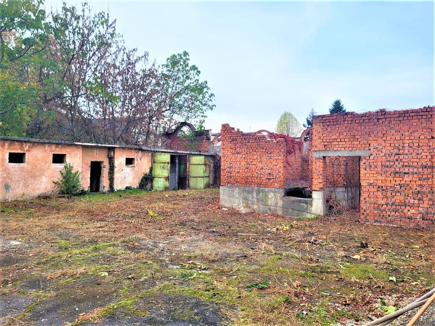 Cladire cu teren in centrul orasului - Poză 5