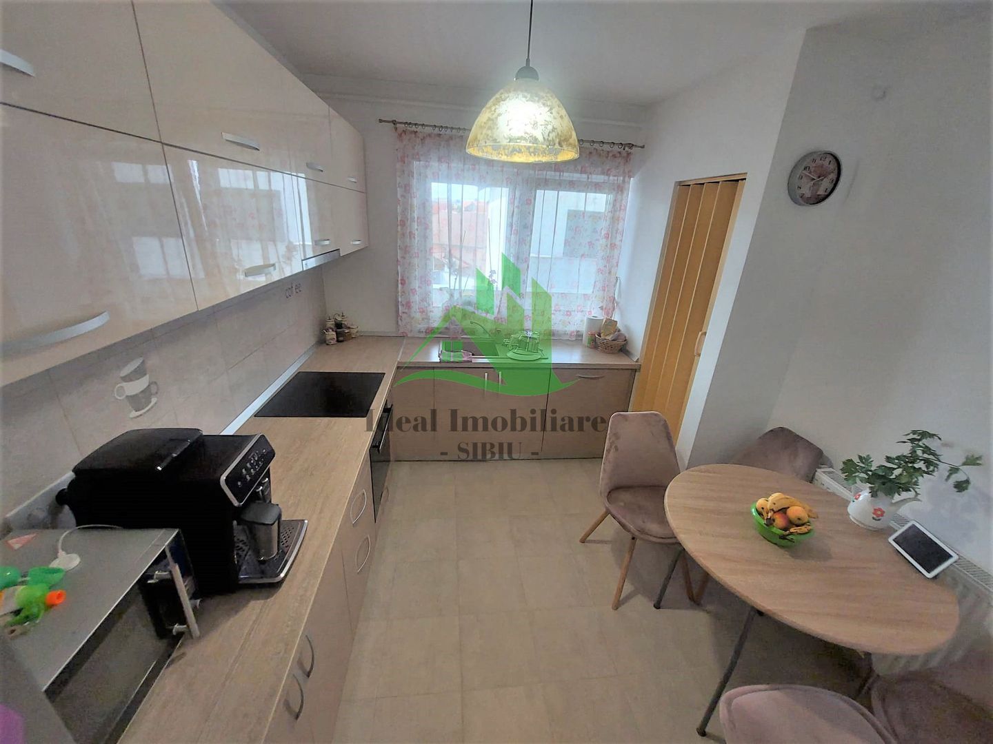 Apartament cu 4 camere in Selimbar, zona Pictor Brana - Poză 2