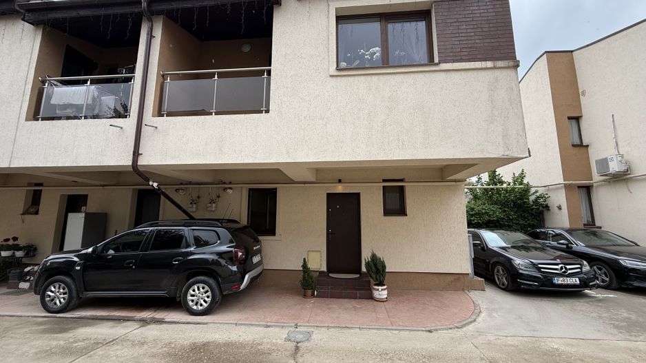 Casă înșiruită complet mobilată + curte+ 2 parcari în complex inchis! - Poză 23