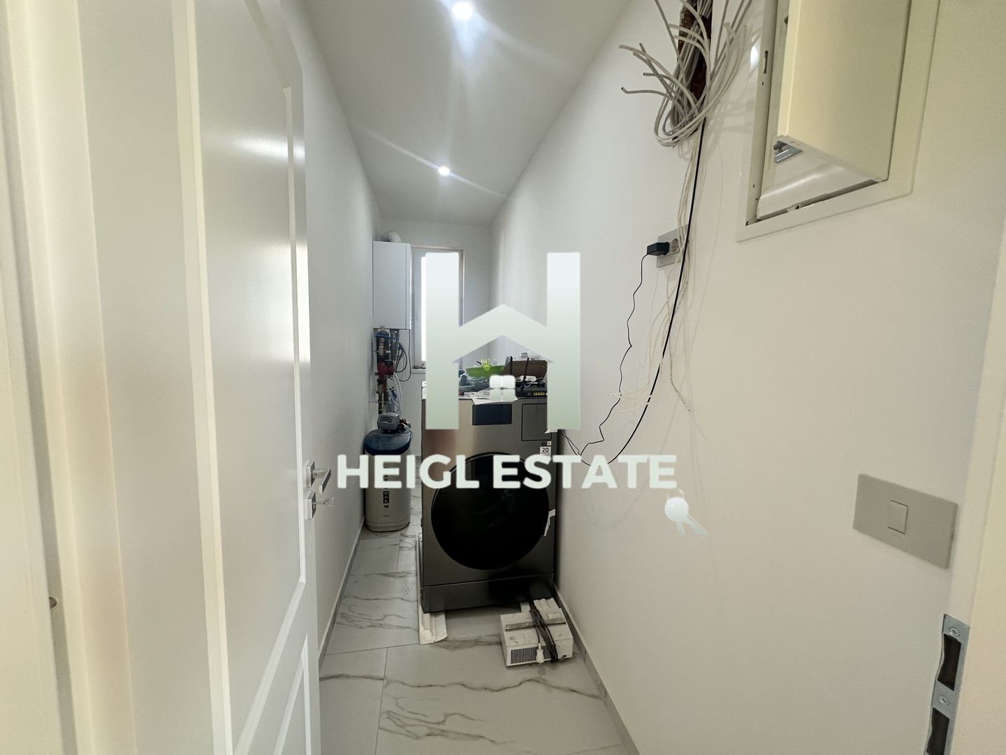 Duplex cu 4 camere separat prin camera tehnica - Poză 8