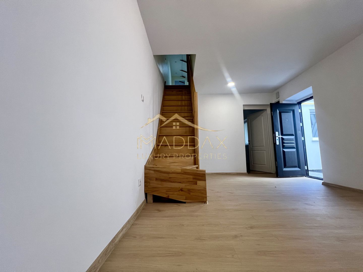 Casa **8 camere** // Domenii - Poză 35