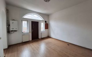 Casa cu 4 camere, zona Central - Poză 12