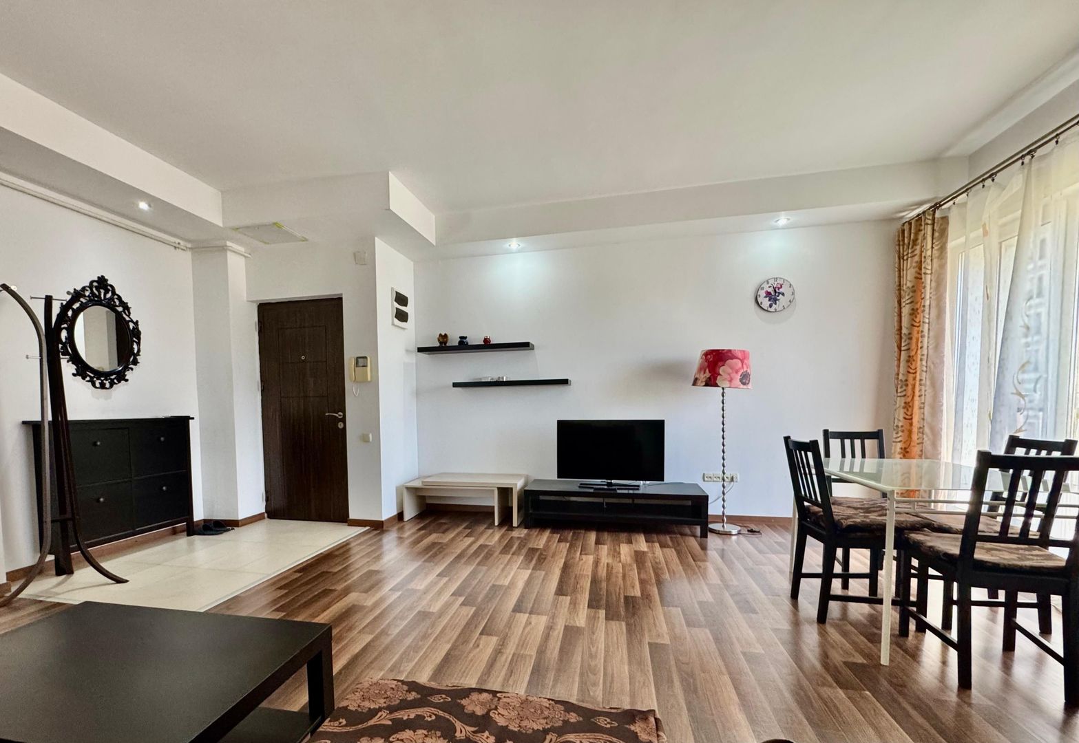 COSMOPOLIS - Apartament cu 2 camere, mobilat si utilat. - Poză 2