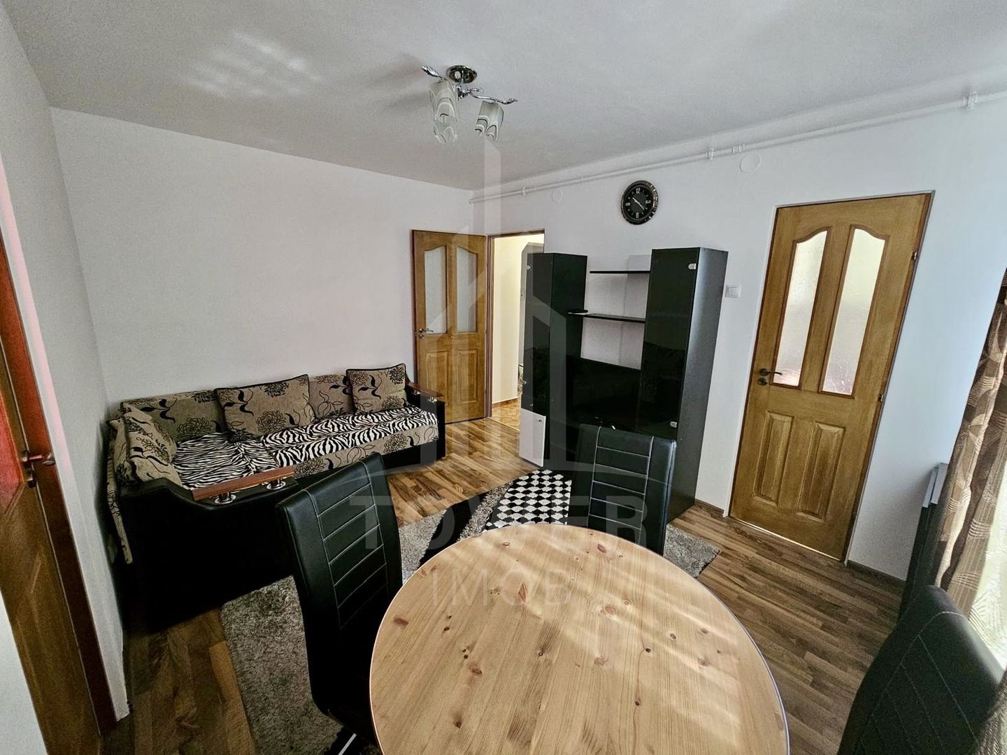 Apartament 3 camere, etaj intermediar, balcon - Poză 2