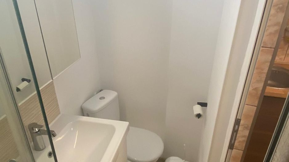 GARSONIERA RAHOVA, CENTRALA, BUCATARIE INCHISA, LOC PARCARE INCLUS - Poză 6