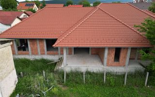 Casă de vânzare 260 mp utili + 1052 mp teren in centrul orasului Covasna - Poză 2