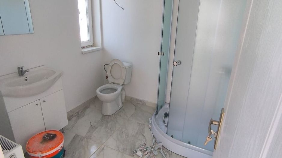 Casă modernă de vânzare – Albesti, la doar 6 minute de Craiova - Poză 3