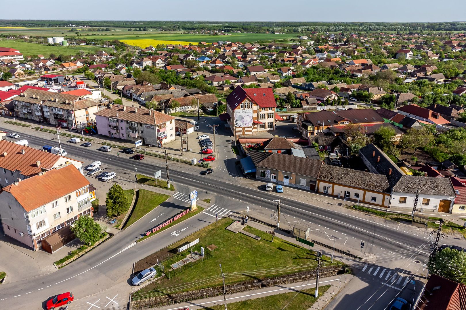 Imobil cu spații comerciale bine poziționat. pe DN în Pecica. - Poză 5